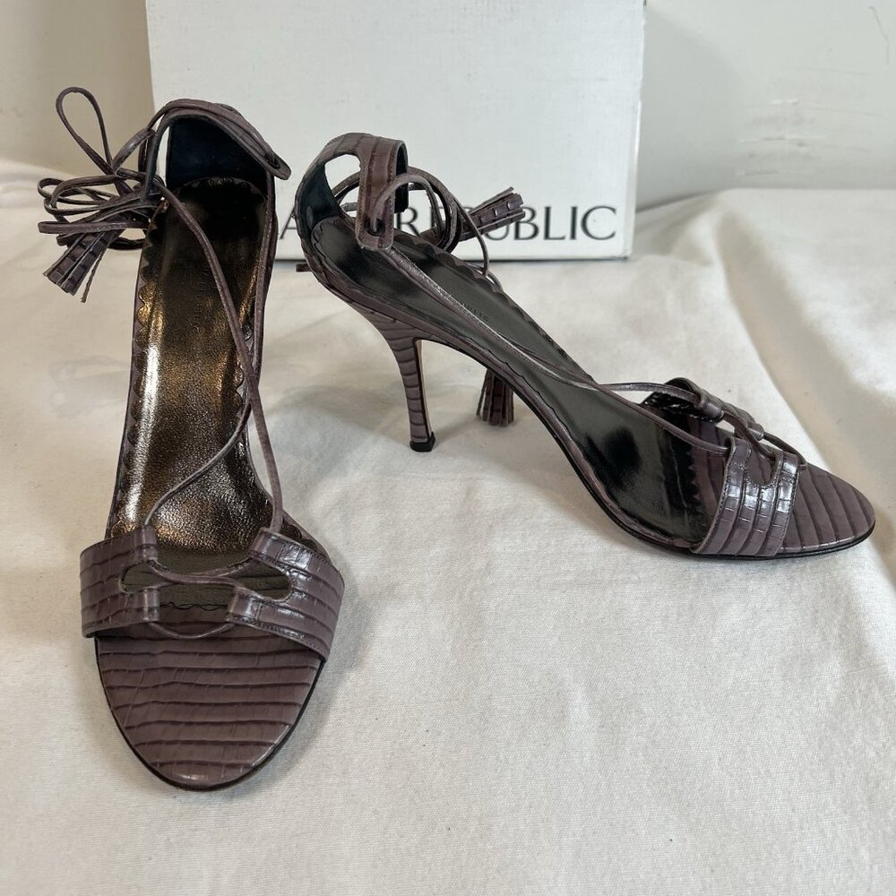 Banana Republic Sabrina Heels Light Purple Leather Lace Up Tassles Womens 10